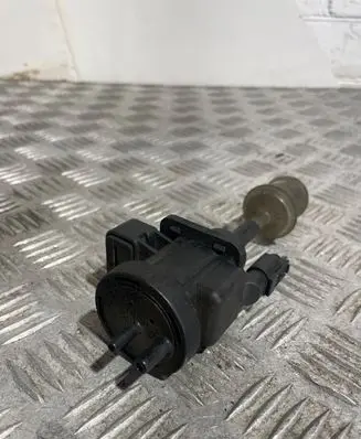 Mercedes-Benz ML W163 Turbo solenoid valve A0005450427