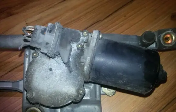Ford Mondeo MK II Wiper motor 93bb17b571ac