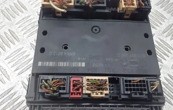 Volkswagen Polo IV 9N3 Central body control module 6Q1937049C