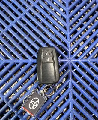 Toyota C-HR I Ignition key/card 