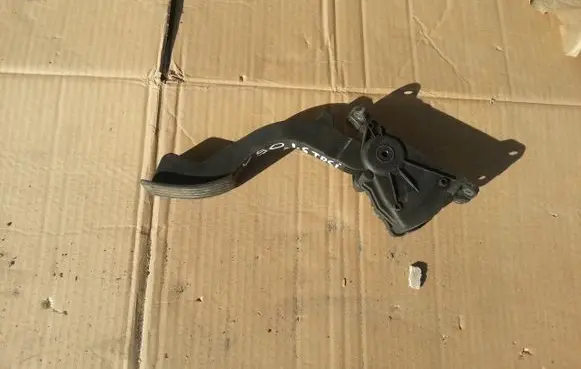 Volvo V50 Accelerator throttle pedal