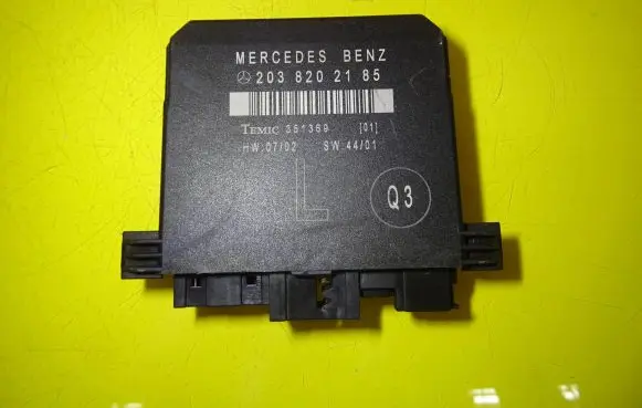 Mercedes-Benz C W203 Door control unit/module 2038202185