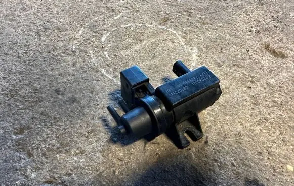 BMW 3 E90 E91 Turbo solenoid valve 7805391 08T072 70206301