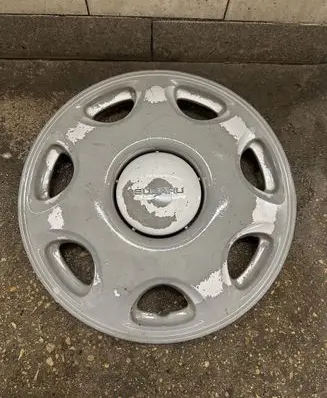 Subaru Impreza I R14 wheel hub/cap/trim 