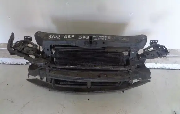 Skoda Octavia Mk2 (1Z) Front piece kit 6V0806249 6V0806249A