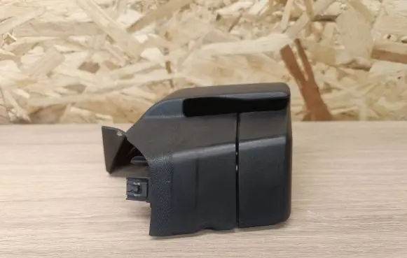 Volvo XC70 Seat belt trim 