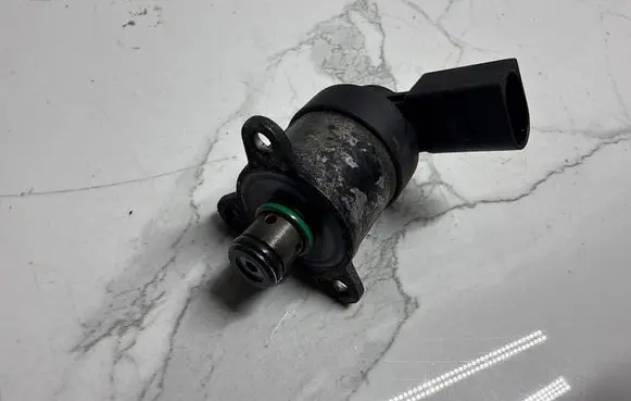 Mercedes-Benz E W211 Fuel injection high pressure pump