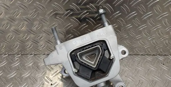 Citroen C4 III e-C4 Gearbox mount 9826551380