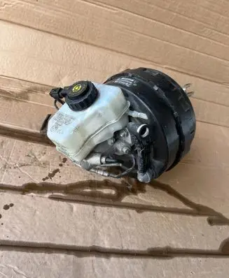 BMW 1 E81 E87 Brake booster 6785645