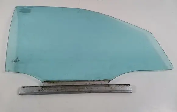 Mercedes-Benz E W210 Front door window glass four-door A2107200618