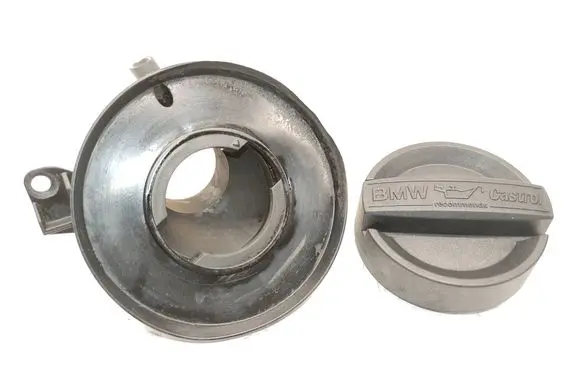 BMW 3 E90 E91 Oil filler cap 7810585 15265812 20644