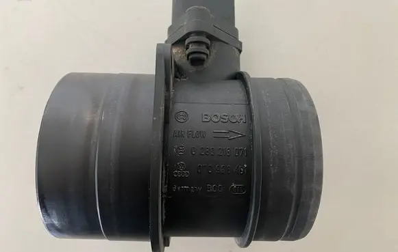 Volkswagen Jetta V Mass air flow meter 07C906461