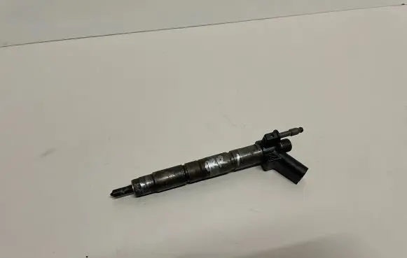 BMW 5 E60 E61 Fuel injector 7797877 060 0445116001