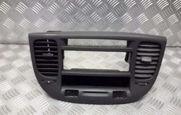 KIA Rio Dashboard side air vent grill/cover trim 1G847-28000