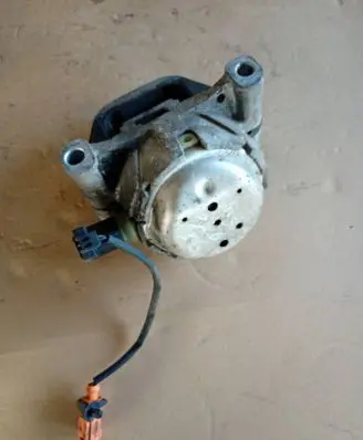 Audi A6 C7 Engine mount vacuum valve 4G0199381
