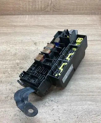 Subaru Legacy Fuse module 82231AE0006 MB200100B