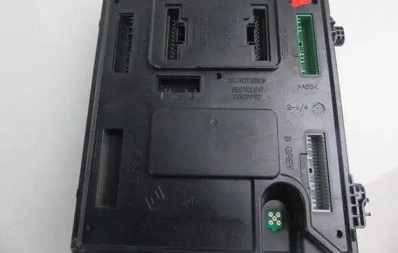 Renault Megane III Central body control module 284B17288R S180098501D