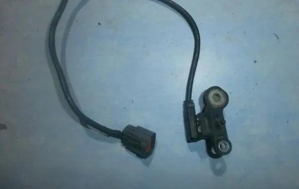 Mazda 626 Crankshaft position sensor j5t151 fsd7
