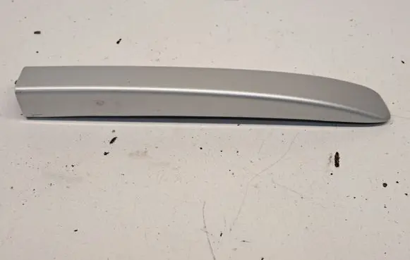 Toyota Avensis T270 Roof bar rail cover 634920F020