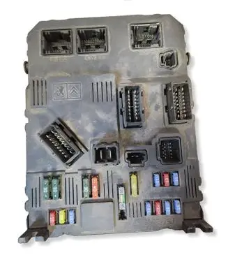 Peugeot 307 Fuse module S118085320C 9652474680 9652474080