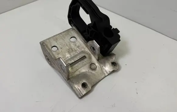 BMW 6 F06 Gran coupe Radiator mount bracket 7186514 7211162 7207152