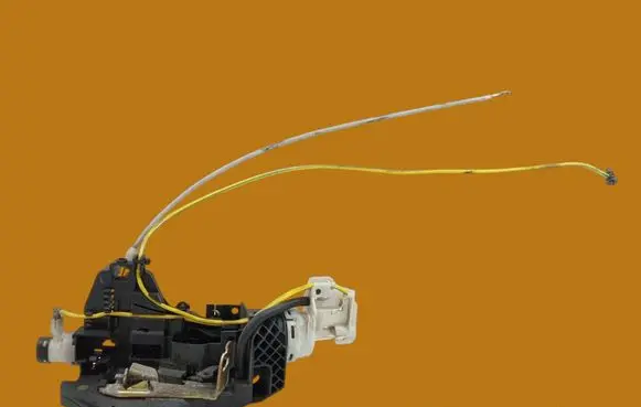 Mercedes-Benz S W220 Rear door lock 2207304035