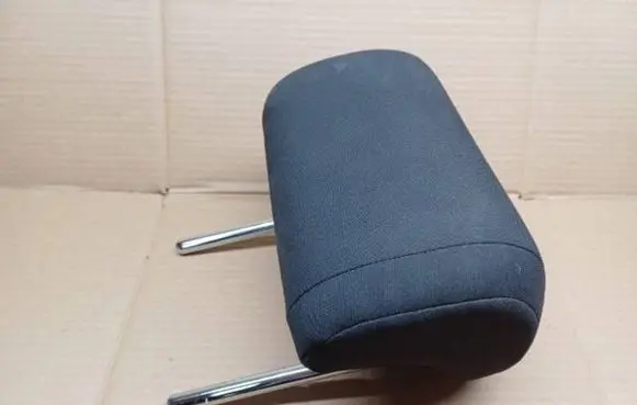 Volkswagen PASSAT B8 Rear seat headrest 
