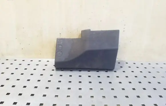 Volvo V40 Fuse box cover 31337532