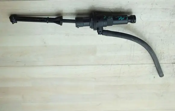 Renault Laguna III Clutch master cylinder 306100032R