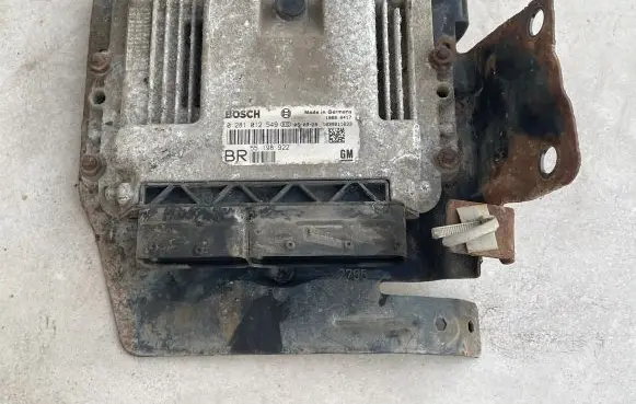 Opel Zafira B Engine control unit/module 55198922 0281012549