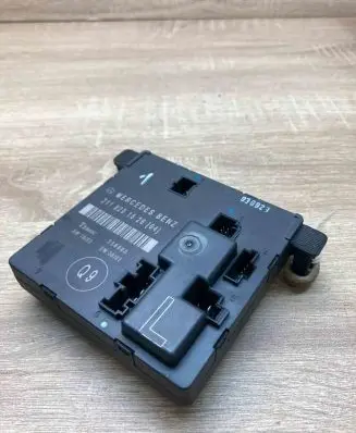 Mercedes-Benz E W211 Door control unit/module 2118201526 356805Used