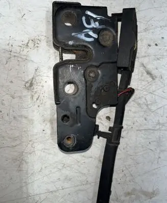 Volkswagen PASSAT B6 Loading door lock 