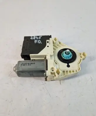 Volkswagen Eos Front door window regulator motor E840311201B