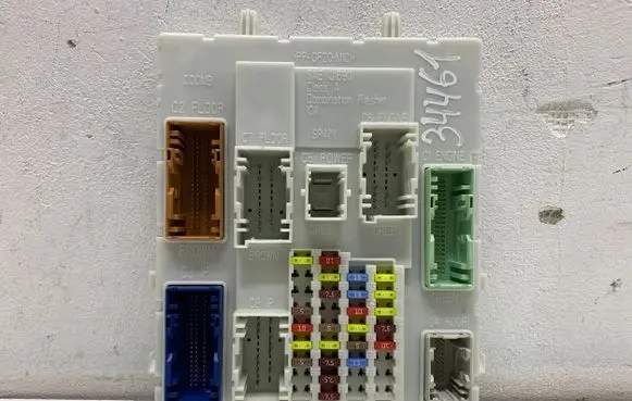 Ford Focus Fuse module GV6T14A073BD 599F13F06