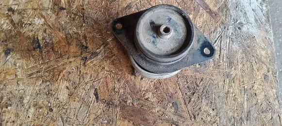 Volkswagen Golf III Engine mount bracket 1H0199625