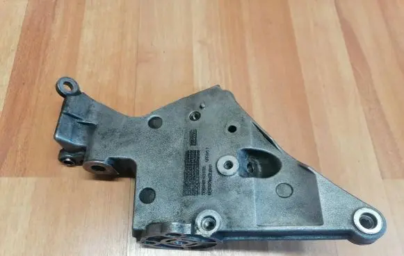 Jaguar XF X250 Power steering pump mounting bracket 9X233K738BA C2Z4777
