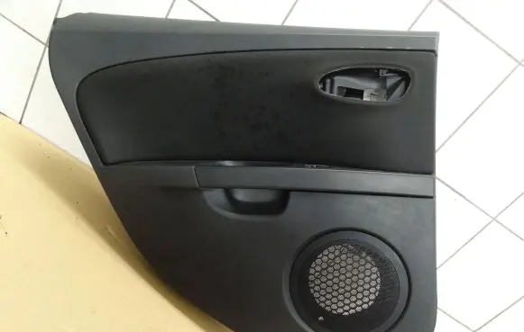 Seat Leon (1P) Coupe rear side trim panel 