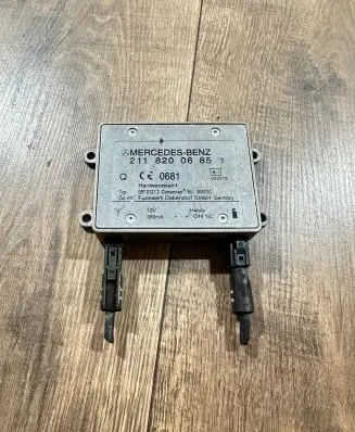 Mercedes-Benz GL X164 Antenna control unit 2118200885 09701212