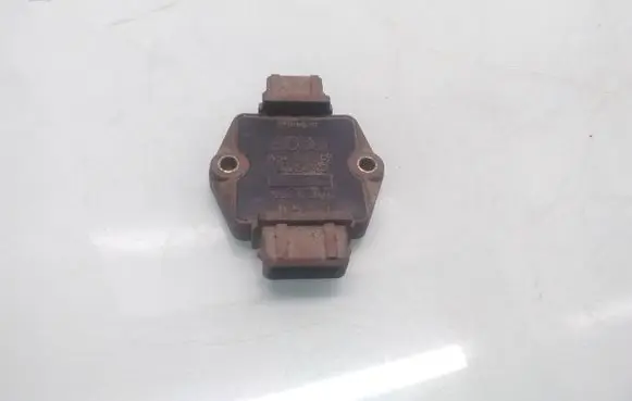 Audi 80 90 S2 B4 Ignition amplifier control unit 4A0905351
