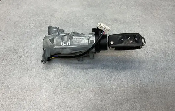 Volkswagen Golf VI Ignition lock 1K0905851B