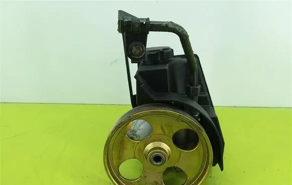 Peugeot Partner Power steering pump