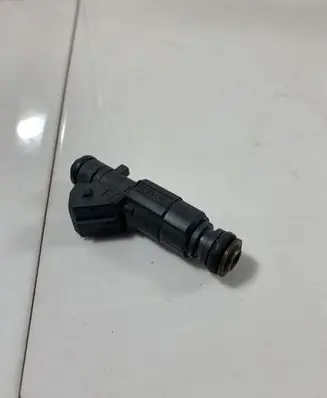 Volkswagen Golf IV Fuel injector 030906031J