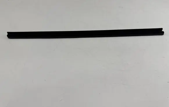 KIA EV6 Rubber seal rear door window/glass 
