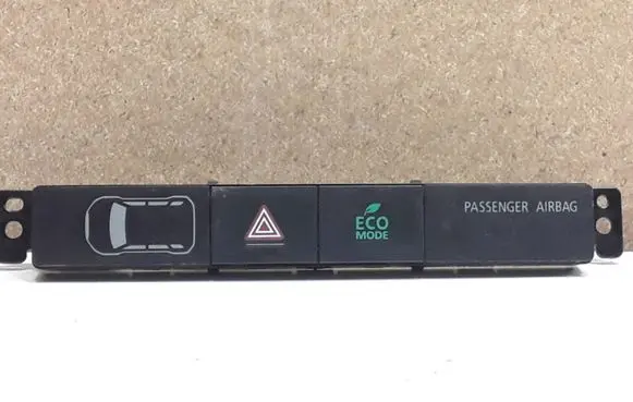Mitsubishi Outlander Other switches/knobs/shifts 8002B409
