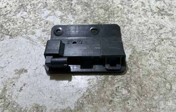 Jeep Cherokee Aerial antenna amplifier P56046957AA 228742101 32581