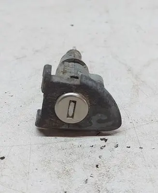 Volkswagen PASSAT B6 Front door lock (next to the handle) 3C0837167A