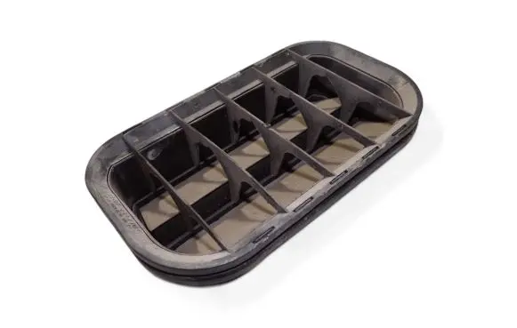 Quarter panel pressure vent