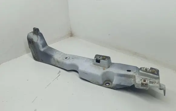 Fender mounting bracket