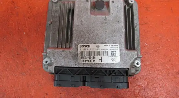 Toyota Yaris Engine control unit/module 6610D450