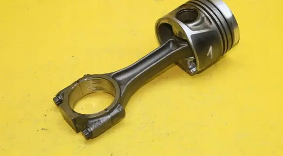 Piston with connecting rod